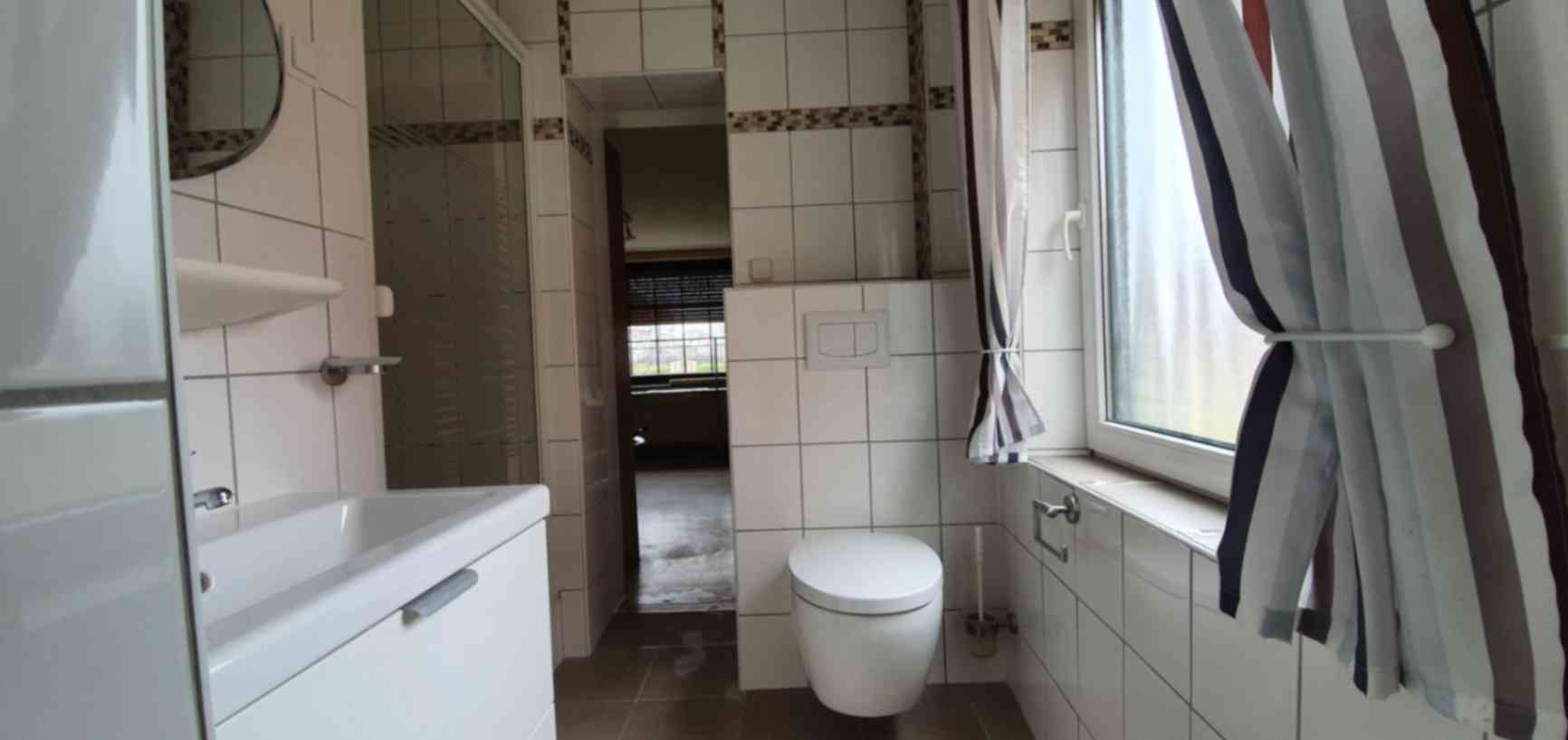 Badezimmer mit Dusche